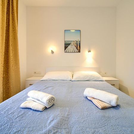 Apartmani Mara Matic Malinska Buitenkant foto