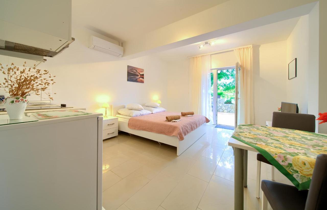 Apartmani Mara Matic Malinska Buitenkant foto
