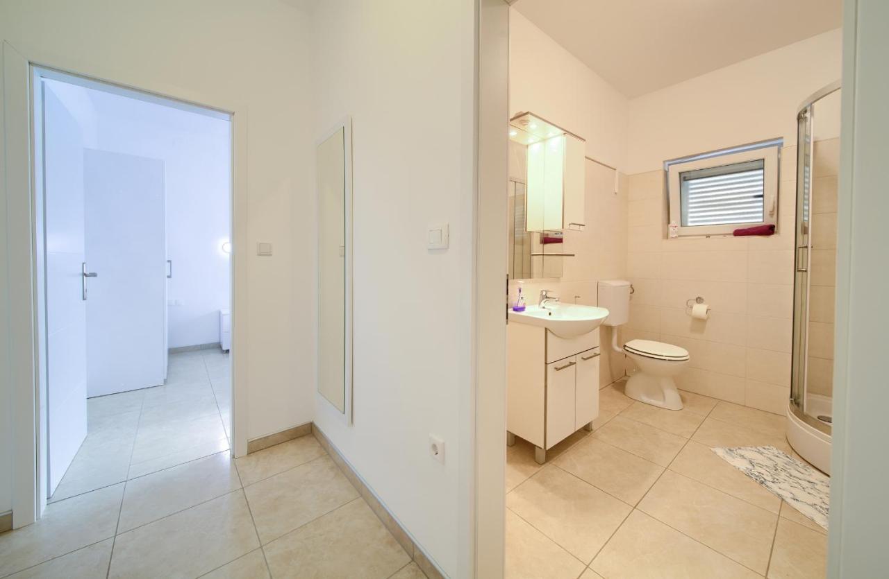 Apartmani Mara Matic Malinska Buitenkant foto