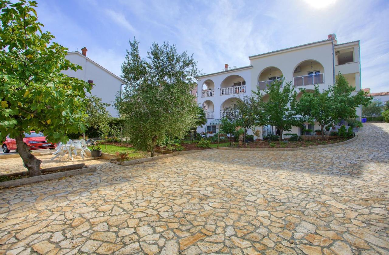 Apartmani Mara Matic Malinska Buitenkant foto