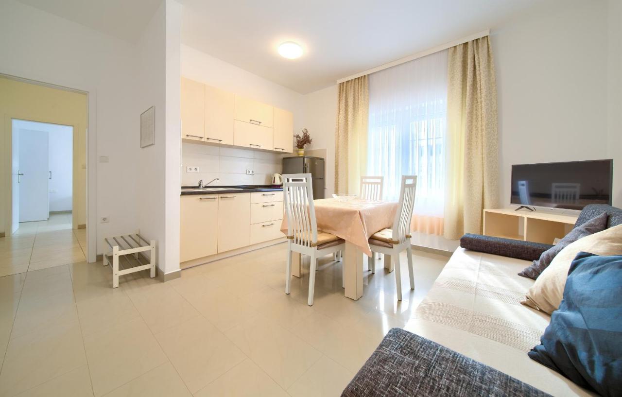 Apartmani Mara Matic Malinska Buitenkant foto