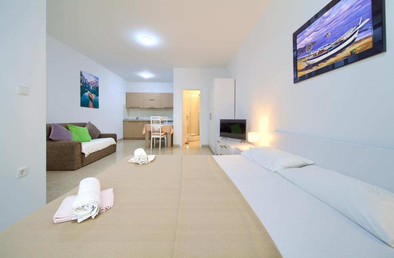 Apartmani Mara Matic Malinska Buitenkant foto