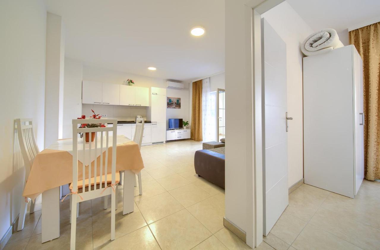 Apartmani Mara Matic Malinska Buitenkant foto