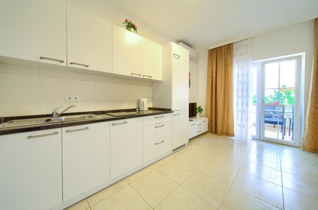 Apartmani Mara Matic Malinska Buitenkant foto