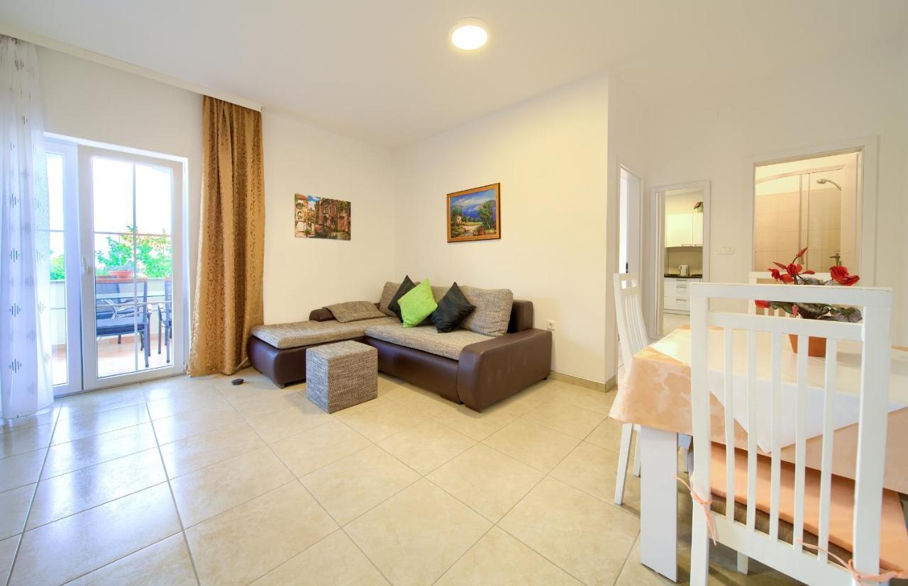 Apartmani Mara Matic Malinska Buitenkant foto