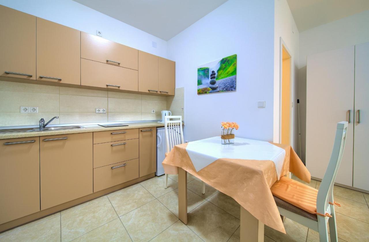 Apartmani Mara Matic Malinska Buitenkant foto
