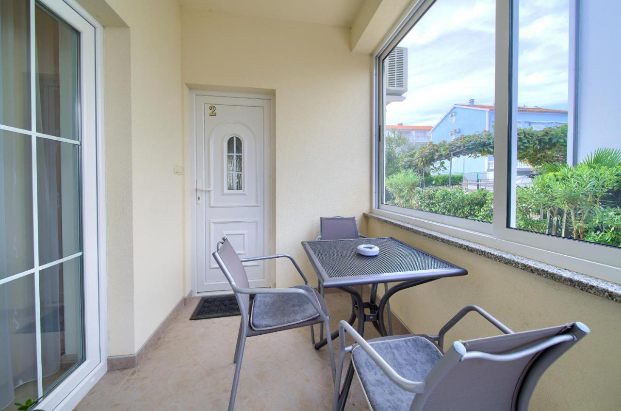 Apartmani Mara Matic Malinska Buitenkant foto