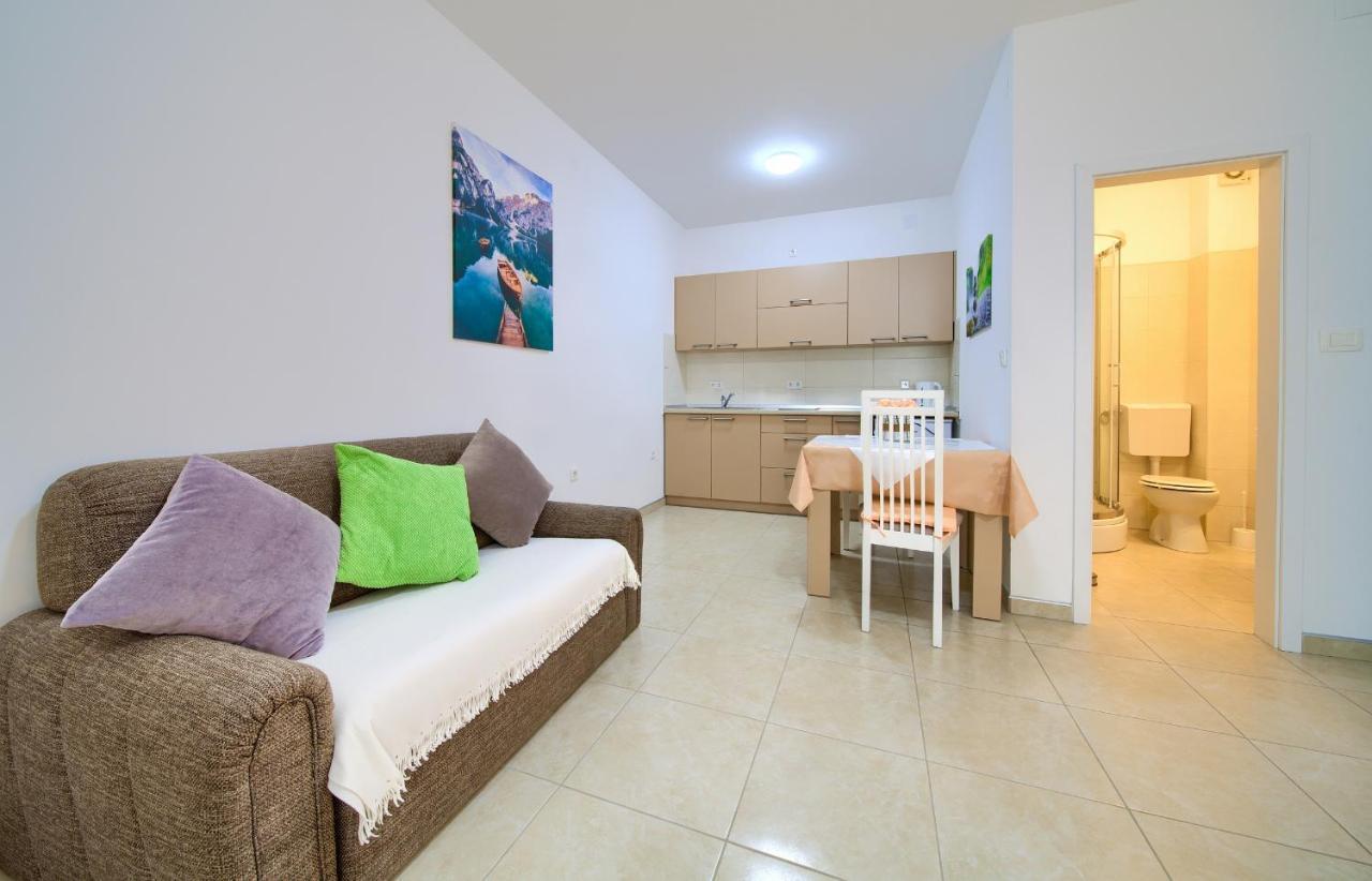 Apartmani Mara Matic Malinska Buitenkant foto