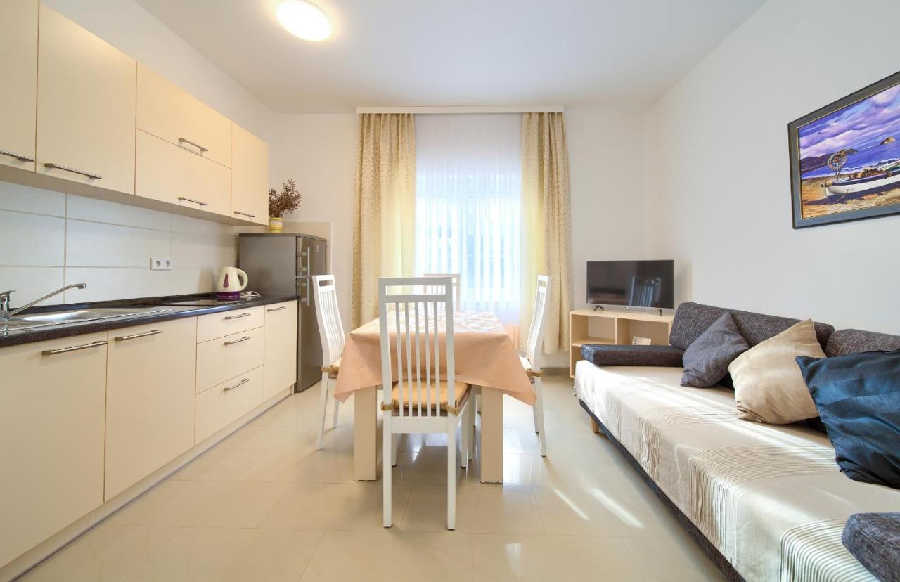 Apartmani Mara Matic Malinska Buitenkant foto