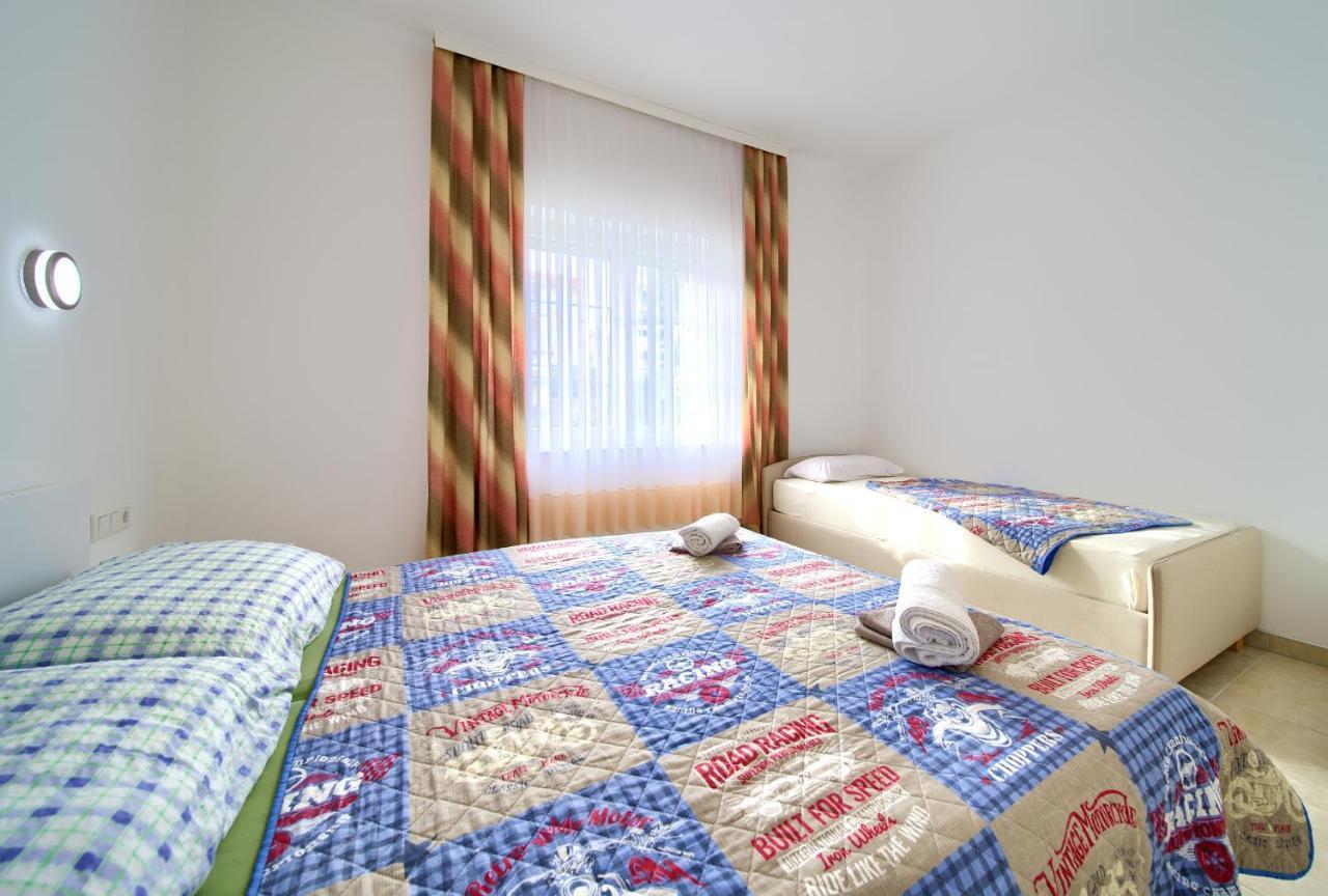 Apartmani Mara Matic Malinska Buitenkant foto