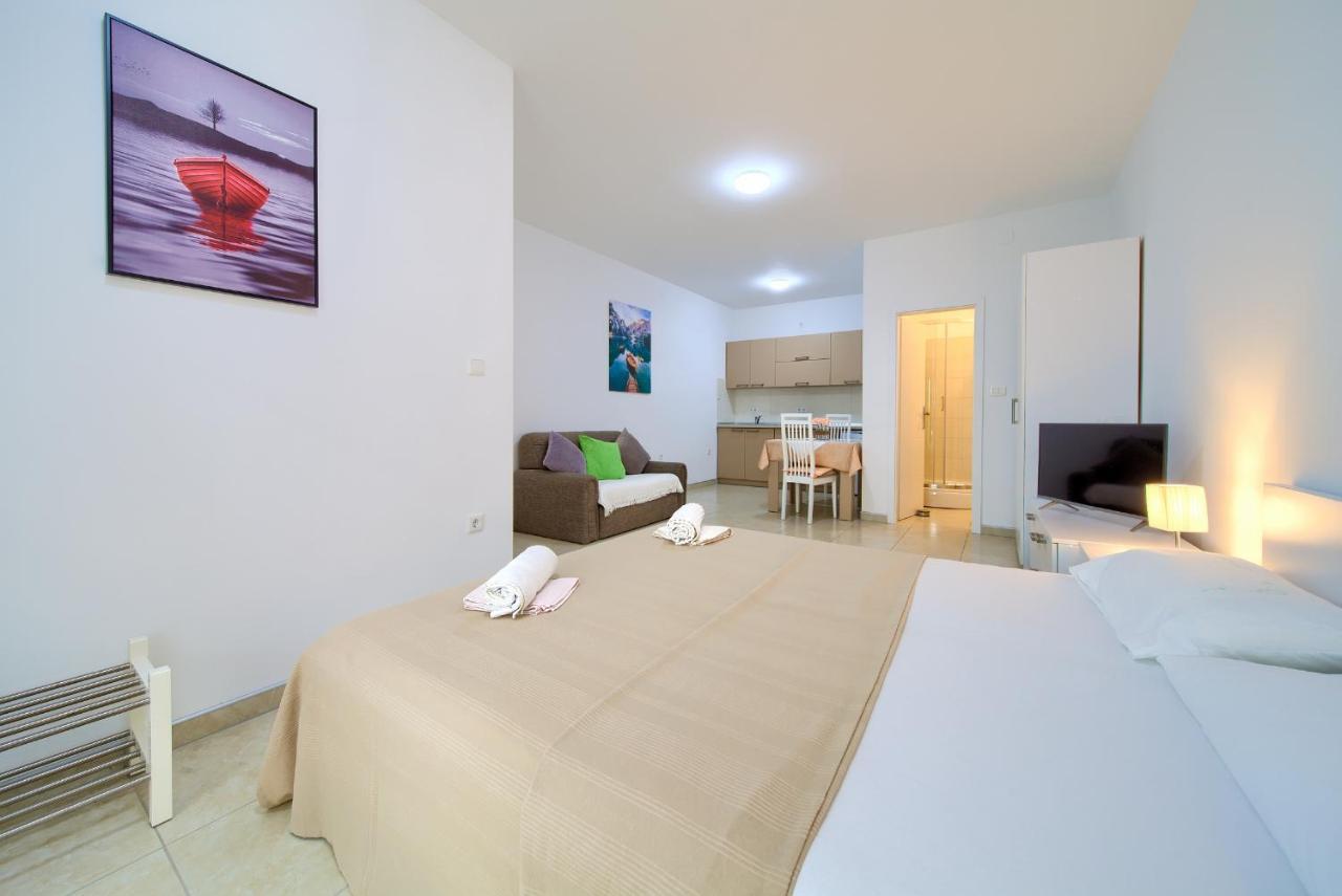 Apartmani Mara Matic Malinska Buitenkant foto